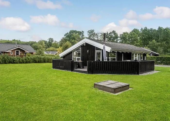 Cozy In Juelsminde With Sauna بيت للعطل